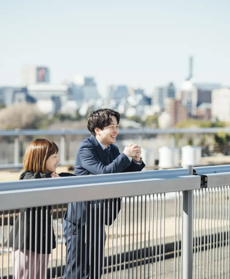 採用イメージ写真　屋上