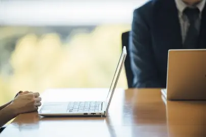 採用イメージ写真　対話